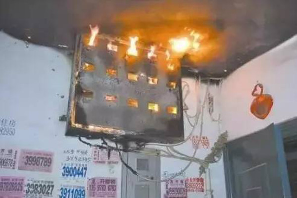 華盛消防炮塔：冬天過年氣氛可以火熱，但是別過火，引起火災(zāi)！